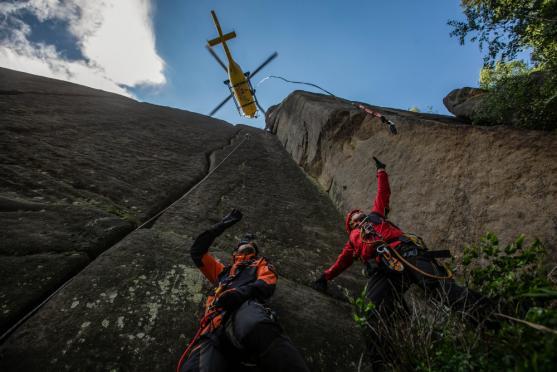 Spolupráci při záchraně osob v těžko přístupném skalním terénu cvičilo hned několik záchranných složek najednou 