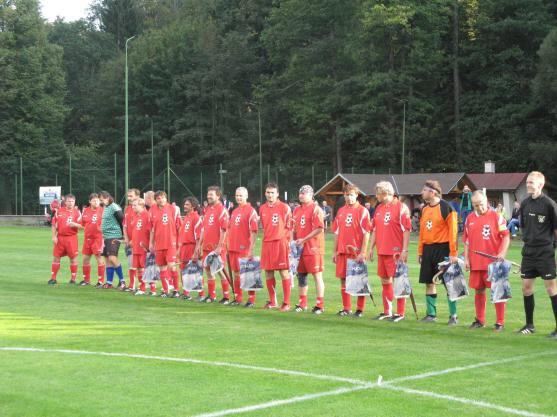 Antonín Panenka a tým jeho spoluhráčů z Bohemians Praha potěšili fotbalové fanoušky v Teplicích nad Metují