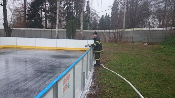 Dnes bude zahájen zkušební provoz kluziště v Broumově