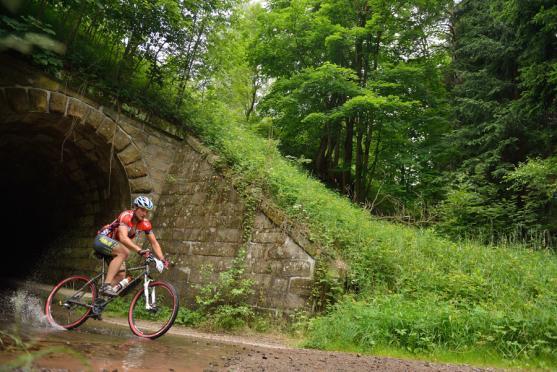 Do cíle cyklistického etapového závodu Specialized MTB Trilogy dorazilo 165 závodníků