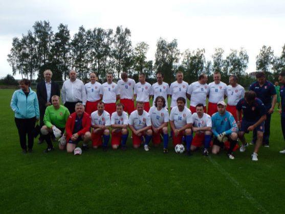 Česká reprezentace starostů vyhrála fotbalový Euroregion Cup 2014