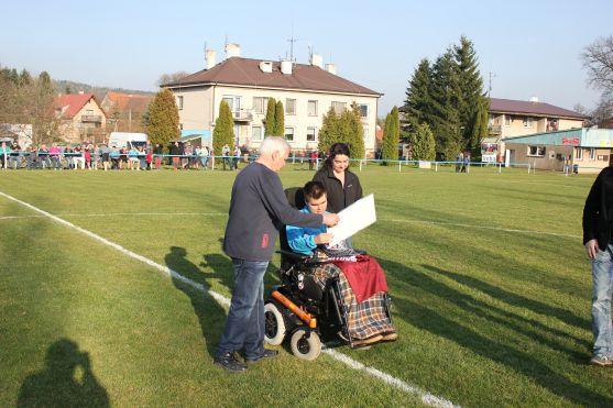 Fotbalisté Hejtmánkovic obdarovali Martina Rozuma. A vzápětí rozstříleli Meziměstí