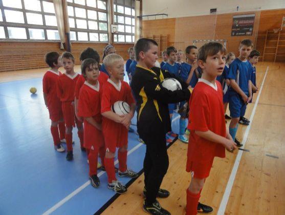 Desátý ročník fotbalového turnaje O pohár 17. listopadu vyhrála broumovská Hradebka. Už po sedmé