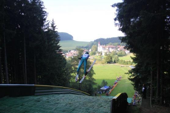 V Machově otevřeli nově zrekonstruovaný skokanský můstek