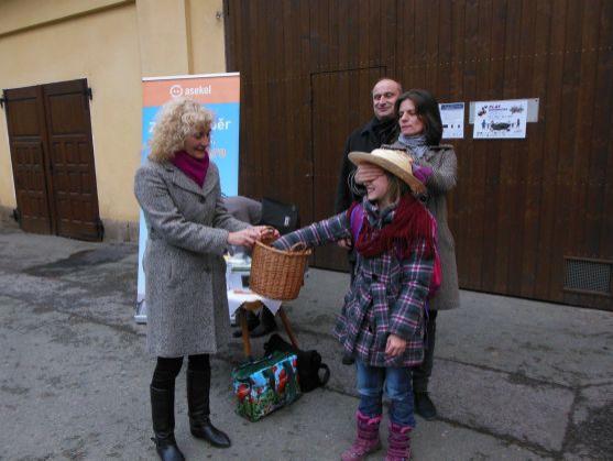 V Broumově vylosovali výherce soutěže Darujte si pod stromeček nový mobilní telefon nebo tablet!