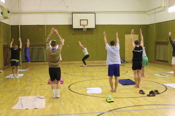 Broumovští fotbalisté se připravují na záchranu v krajském přeboru. Cvičí i jógu