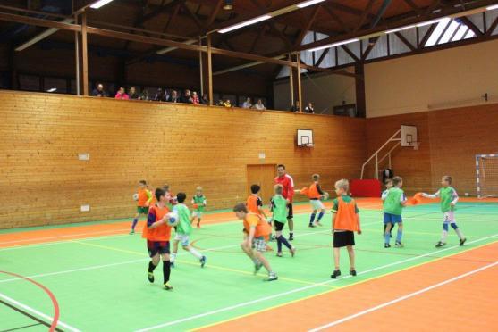 Fotbalová přípravka Slovanu Broumov strávila nedělní dopoledne s Létajícími trenéry