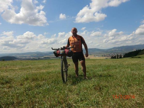 Šonovský starosta Vladimír Grusman absolvoval na kole extrémní non-stop ultramaraton