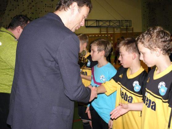 Mladší žáci Slovanu Broumov zvítězili na fotbalovém halovém turnaji v Hořicích