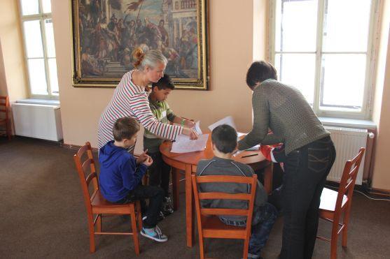 Filmaři během natáčení svačí a chodí na WC