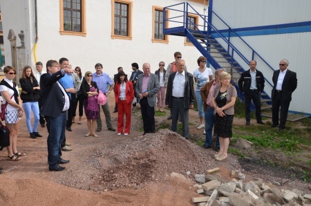 Hejtman uspořádal výjezdní zasedání krajské rady. Na Kuksu a v Broumově představil radním projekty na oživení významných památek