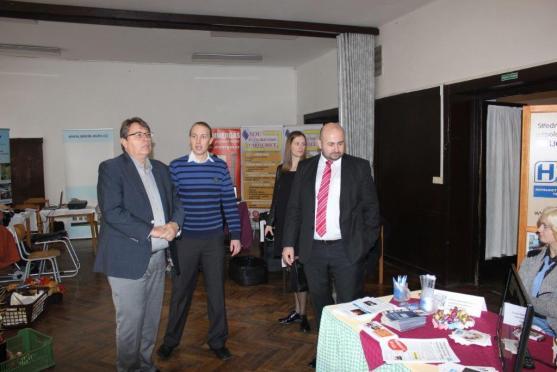 V Náchodě se konala prezentace škol a zaměstnavatelů. Význam setkání ocenil i hejtman Lubomír Franc