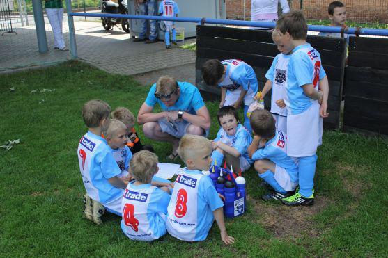 Broumovská fotbalová mladší přípravka hostila na svém hřišti týmy z Jaroměře a Horního Starého Města
