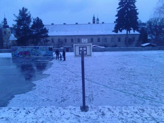 Bruslení na sídlišti v Polici nad Metují bylo zahájeno