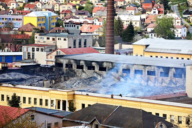 "Děsivé peklo zlomeno houževnatým zásahem všech hasičských jednotek." 