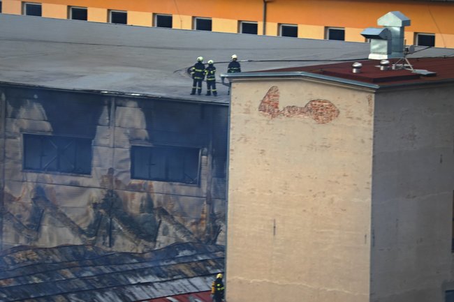 "Děsivé peklo zlomeno houževnatým zásahem všech hasičských jednotek." 