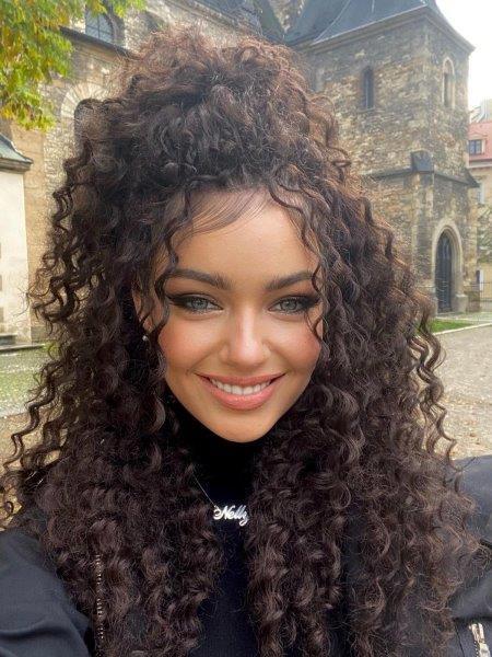 Zpěvačka Nelly vydala strašidelný singl s videoklipem 