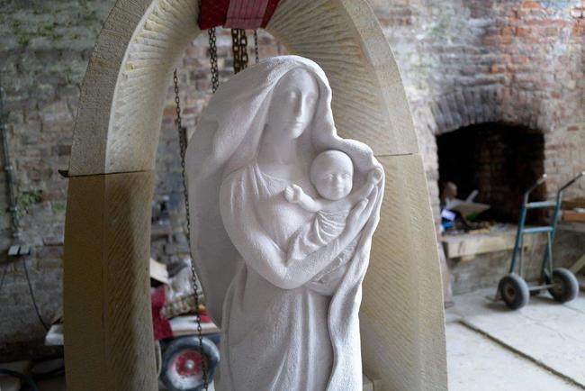 S Milanem Schirlem o nové soše Panny Marie před kostelem v Polici nad Metují