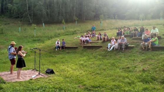 Duo Vousy v přírodním divadle De Spiel