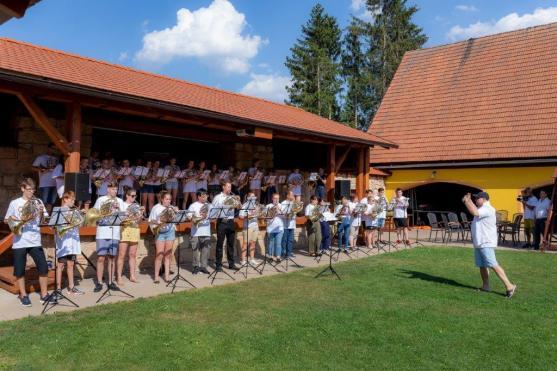 Letní hornové kurzy přivítají v Broumově téměř sedmdesát účastníků z celého světa