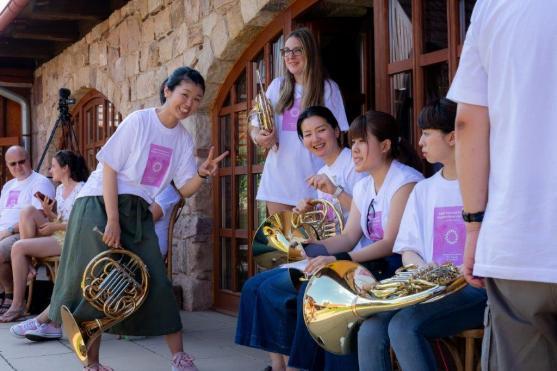 Letní hornové kurzy přivítají v Broumově téměř sedmdesát účastníků z celého světa