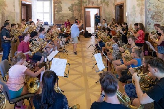 Letní hornové kurzy přivítají v Broumově téměř sedmdesát účastníků z celého světa