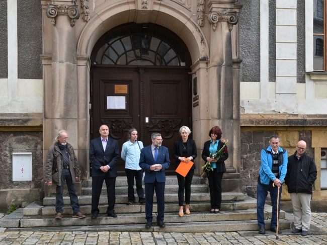 Byly odhaleny pamětní desky slavných absolventů Gymnázia Broumov 