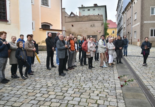 Byly odhaleny pamětní desky slavných absolventů Gymnázia Broumov 