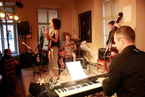 Své evropské turné zahájila Alita Moses v broumovském klášteře