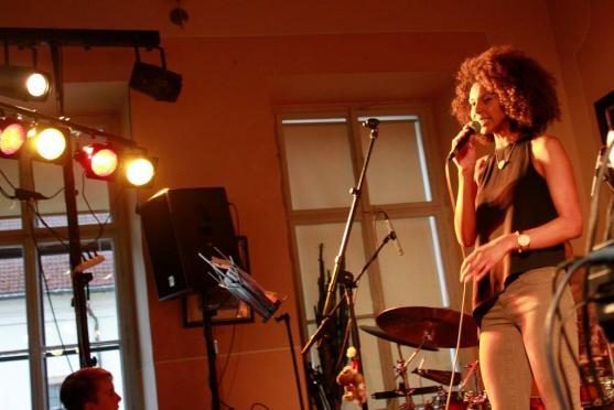 Své evropské turné zahájila Alita Moses v broumovském klášteře