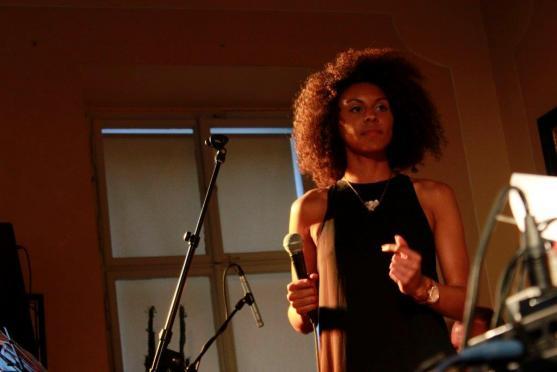 Své evropské turné zahájila Alita Moses v broumovském klášteře