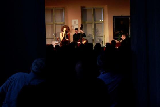 Své evropské turné zahájila Alita Moses v broumovském klášteře