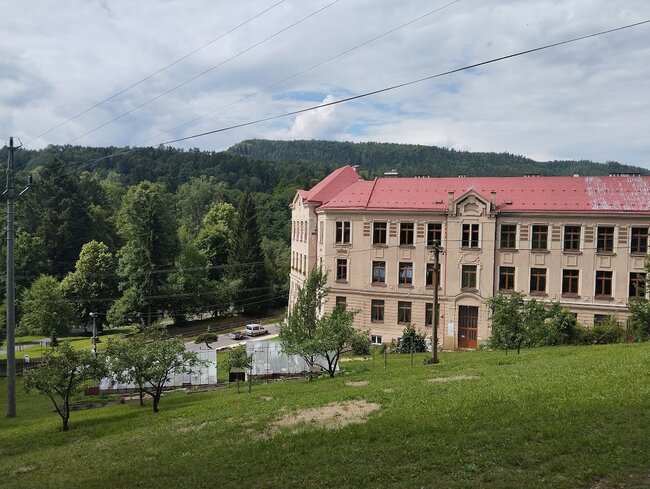 Nový školní amfiteátr je oázou klidu