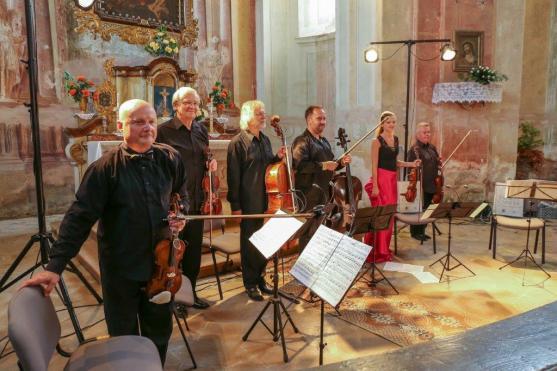 Smyčce vládly pátému koncertu festivalu Za poklady Broumovska