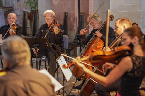Smyčce vládly pátému koncertu festivalu Za poklady Broumovska