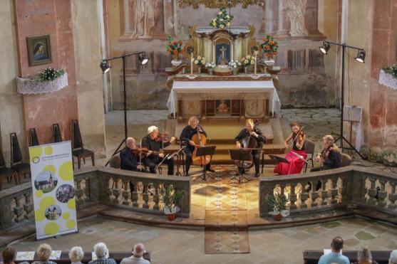 Smyčce vládly pátému koncertu festivalu Za poklady Broumovska