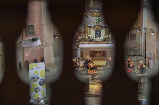 Smyčce vládly pátému koncertu festivalu Za poklady Broumovska