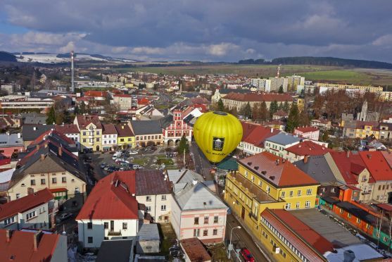 Odlet balónu z Police nad Metují odstartoval projekt 100 startů z českých měst