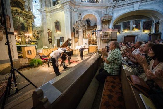 Mladí hudebníci rozezněli bezděkovský kostel devátým koncertem festivalu Za poklady Broumovska