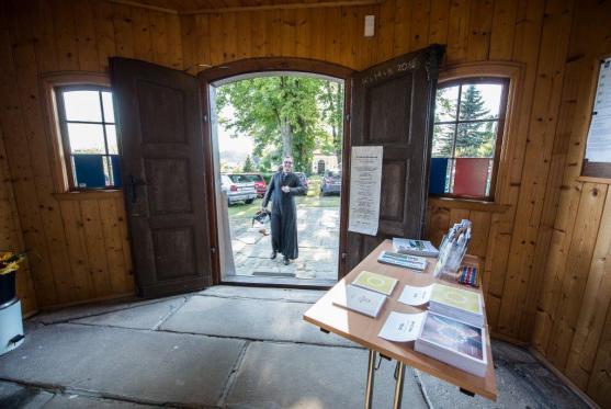 Mladí hudebníci rozezněli bezděkovský kostel devátým koncertem festivalu Za poklady Broumovska