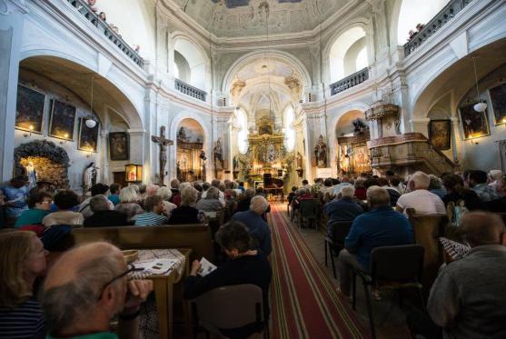 Mladí hudebníci rozezněli bezděkovský kostel devátým koncertem festivalu Za poklady Broumovska