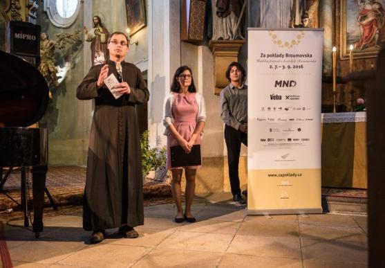 Mladí hudebníci rozezněli bezděkovský kostel devátým koncertem festivalu Za poklady Broumovska