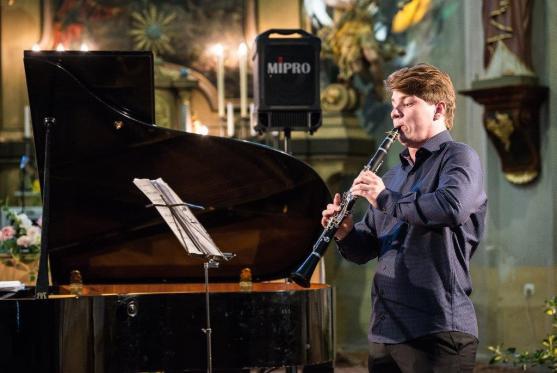 Mladí hudebníci rozezněli bezděkovský kostel devátým koncertem festivalu Za poklady Broumovska