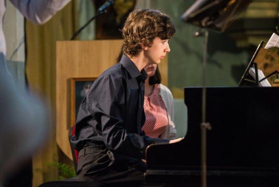 Mladí hudebníci rozezněli bezděkovský kostel devátým koncertem festivalu Za poklady Broumovska