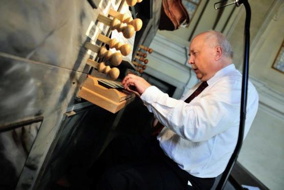 Pátý koncert festivalu Za poklady Broumovska nabídl varhanní koncert Aleše Bárty