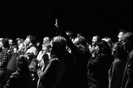 Video: The Backwards koncertovali v Zahradě* kláštera v Broumově