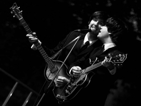 Video: The Backwards koncertovali v Zahradě* kláštera v Broumově