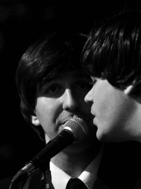 Video: The Backwards koncertovali v Zahradě* kláštera v Broumově