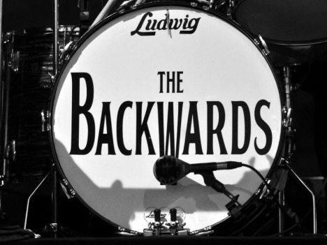 Video: The Backwards koncertovali v Zahradě* kláštera v Broumově