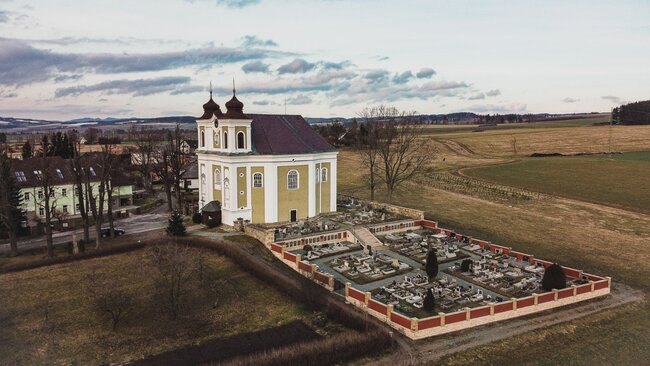 Bezděkov nad Metují vyhlašuje soutěž na nové sochy pro svůj kostel